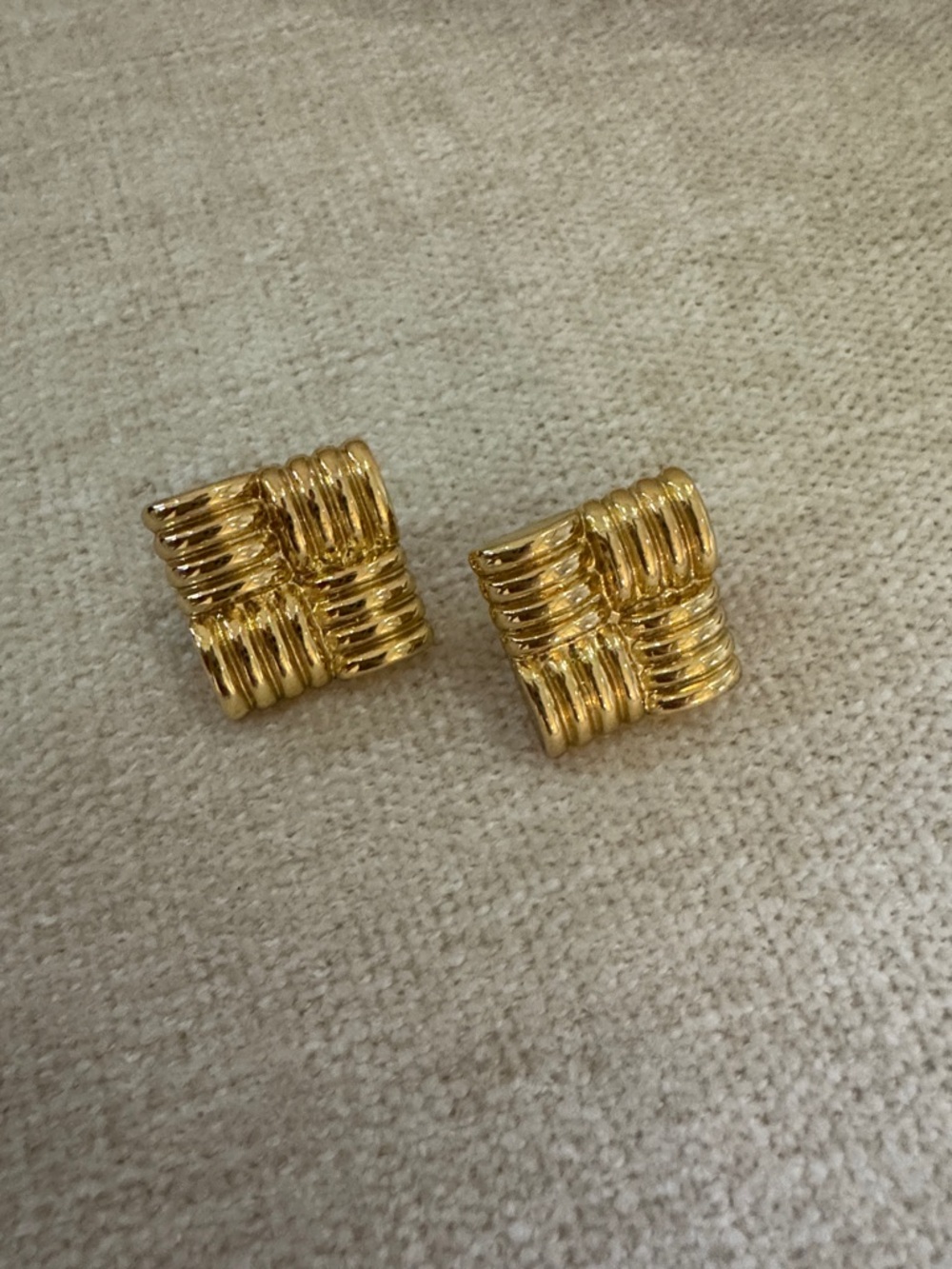 Gold Tone Woven Square Clip-On Earrings - Unbranded